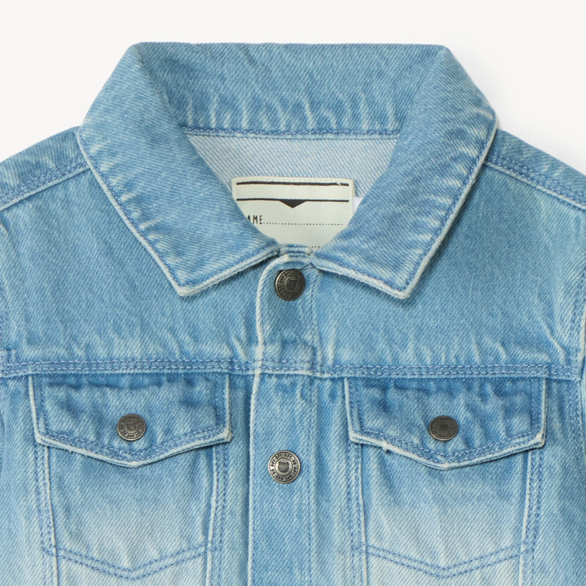 Chaqueta de mezclilla lisa para niño. 