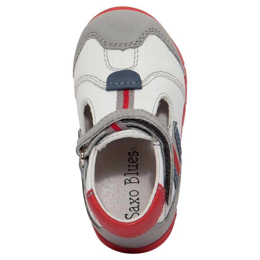 Merceditas de cuero con remaches que contrastan 