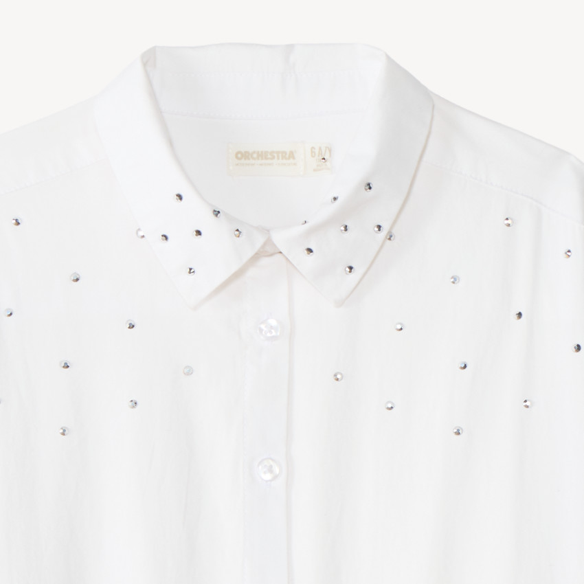 Camisa blanca de manga larga para niña con detalles de strass. 