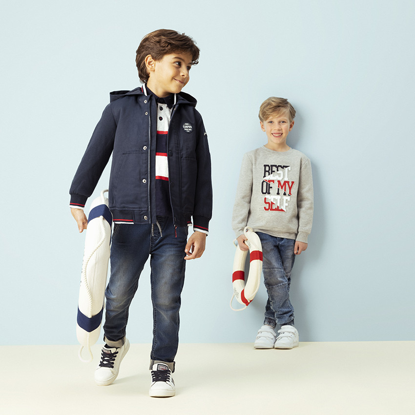 Sudadera de felpa con inscripción de estilo campus 