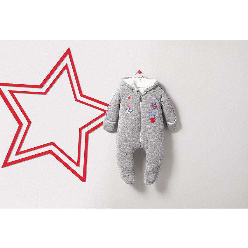 Buzo con capucha y forro borreguito de estilo deportivo 