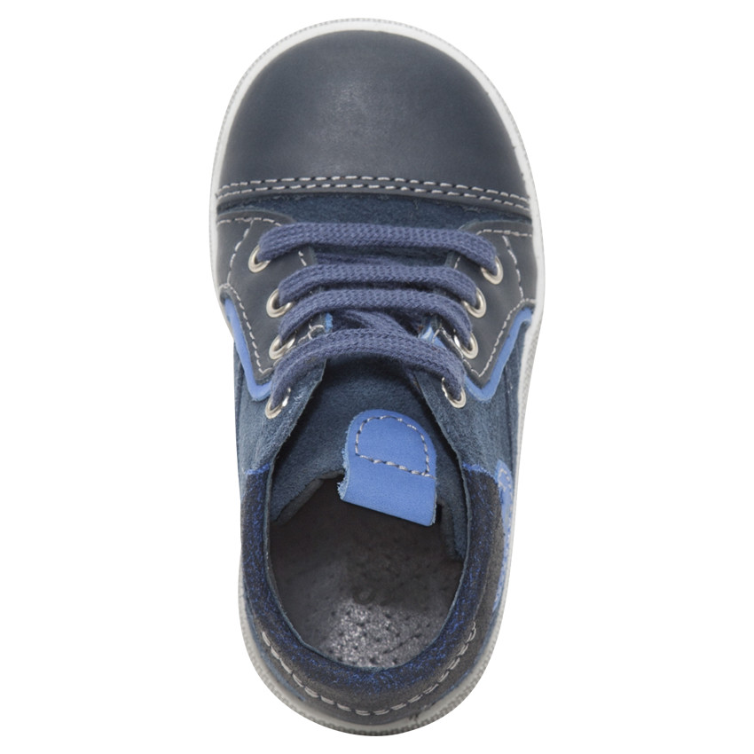 Botines de cuero con cordones y parche cosido en el lateral 