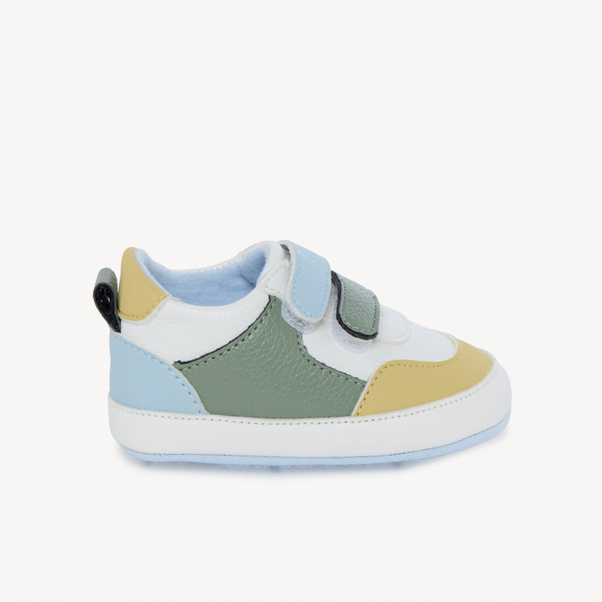 Zapatillas con detalles en contraste para bebé niño 