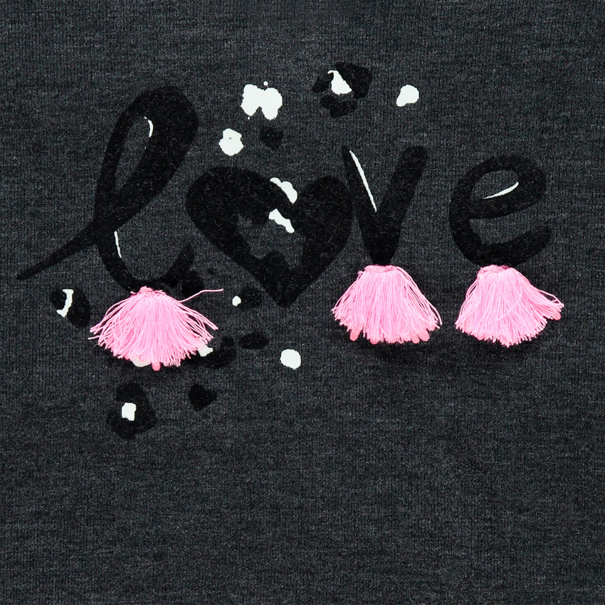 Camiseta manga larga jaspeada con mensaje y pompones 