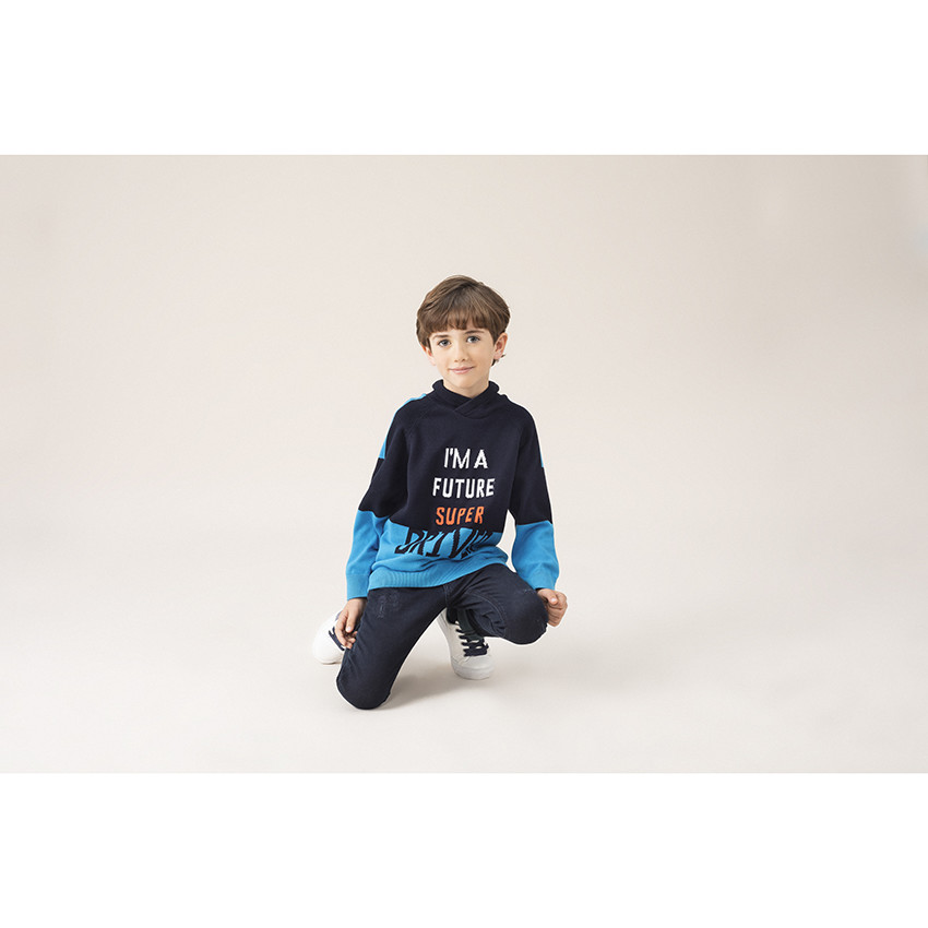 Vaquero con efecto desgastado y arrugado con dobladillo teñido y cinturón desmontable 