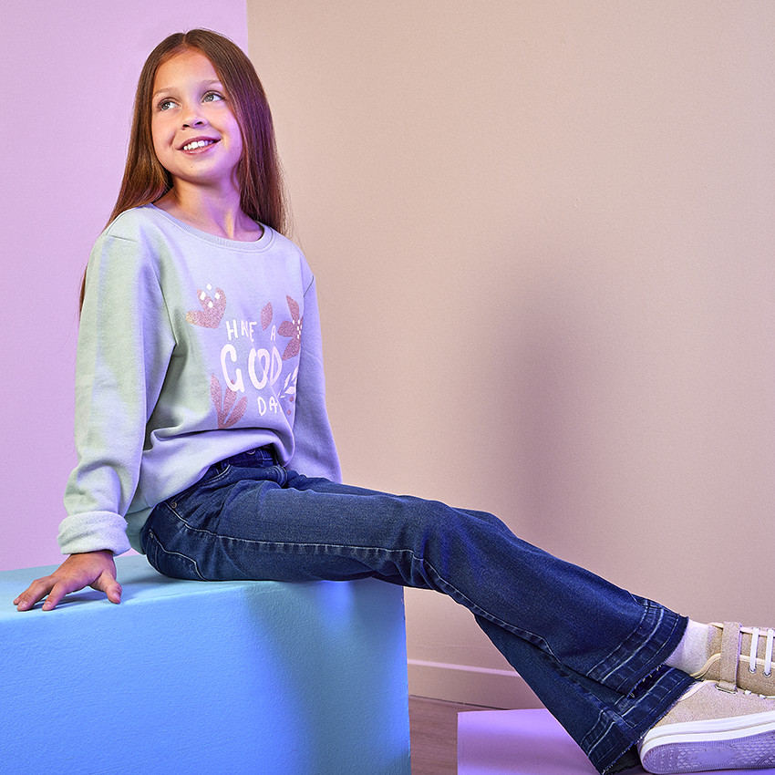 Pantalones vaqueros de corte acampanado para niña 