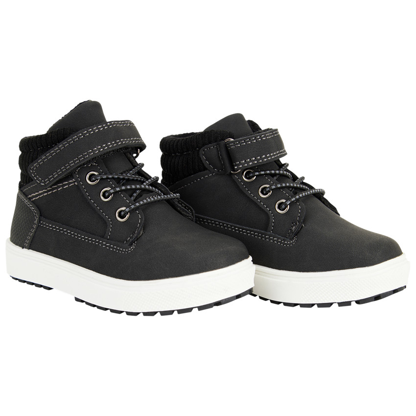 Botines negros con cordones elásticos y velcro para niño 