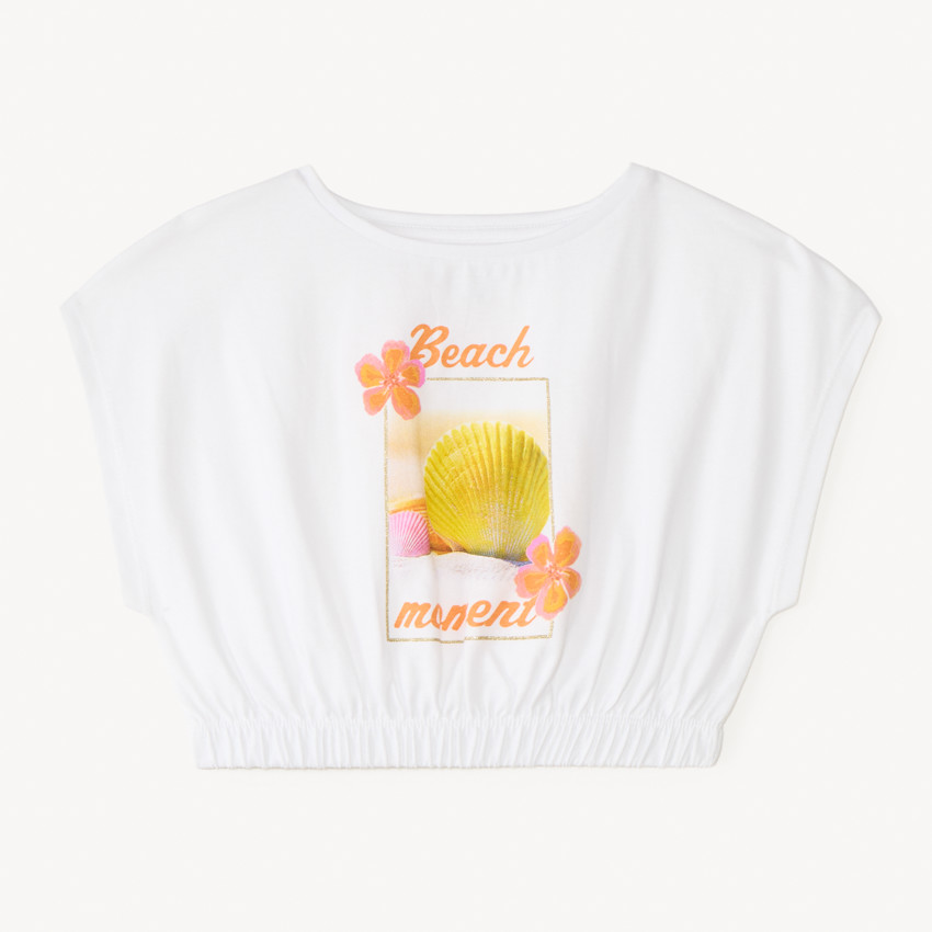Camiseta de manga corta con corte cuadrado y estampado divertido para niña. 