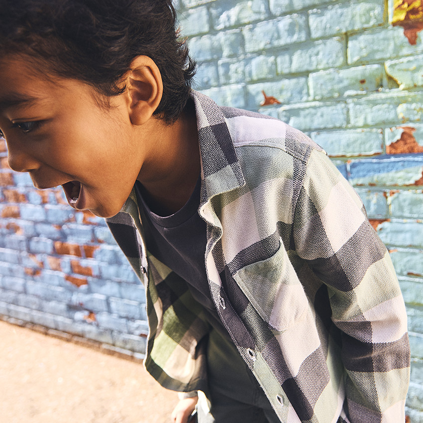 Camisa de cuadros de manga larga con bolsillo para niño 
