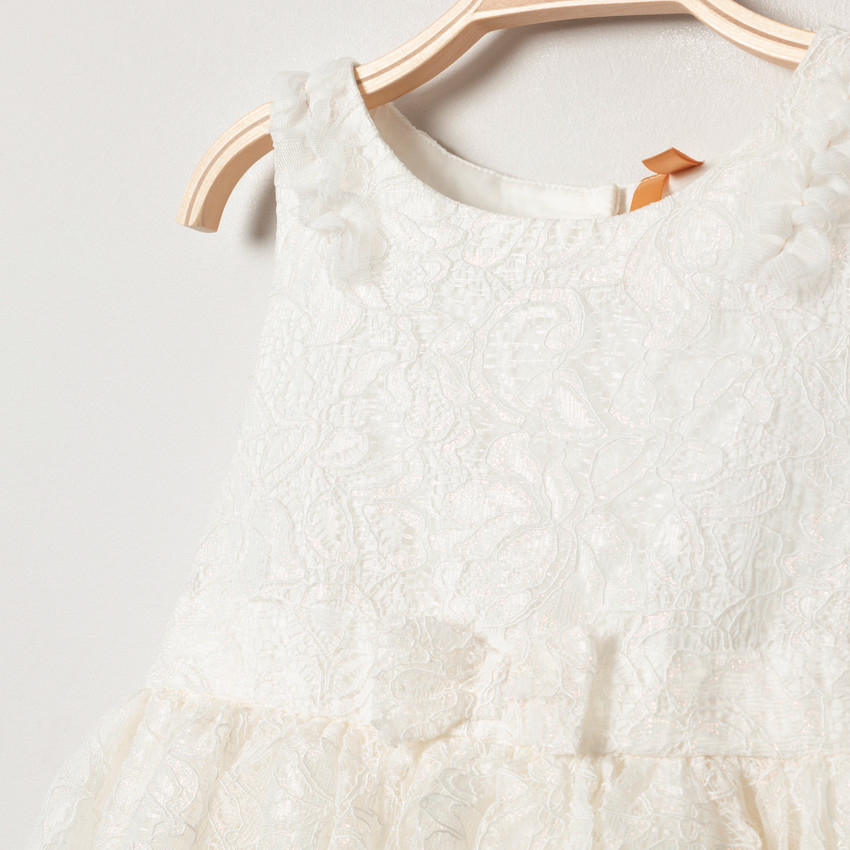 Vestido de ceremonia blanco sin mangas 