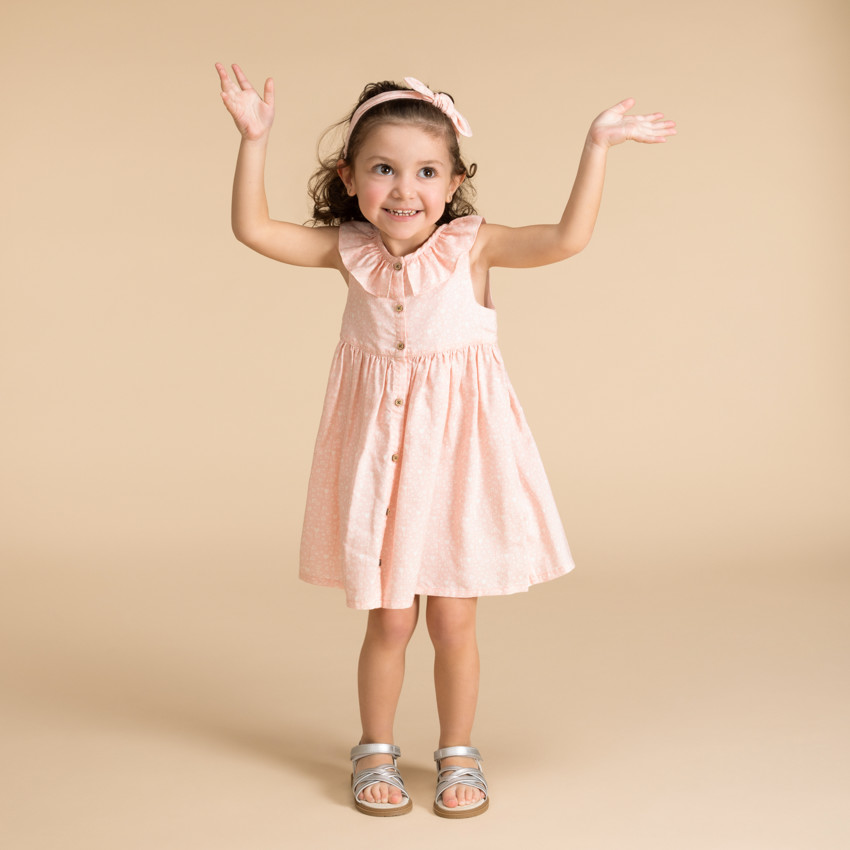 Vestido con cuello volante y estampado de corazones para bebé niña 