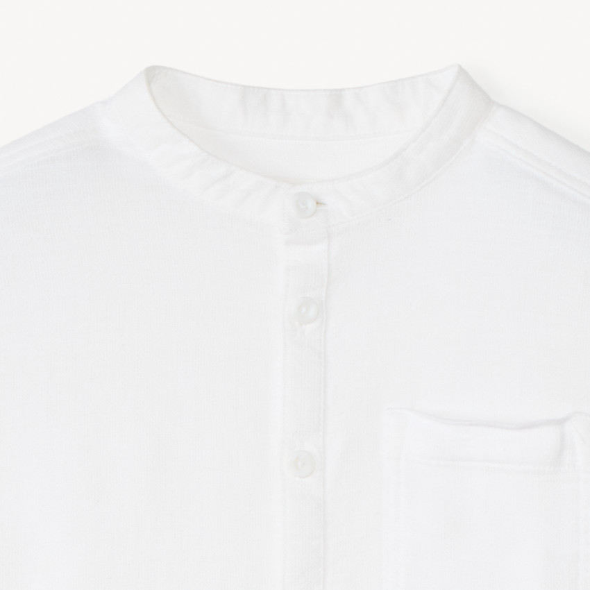 Camisa de manga corta con cuello mao de tela para niño 