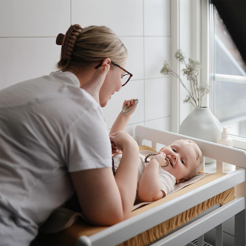 Pack de 3 anillos de dentición de flores 100% silicona en colores azul Cambridge, clémentine y natural. 