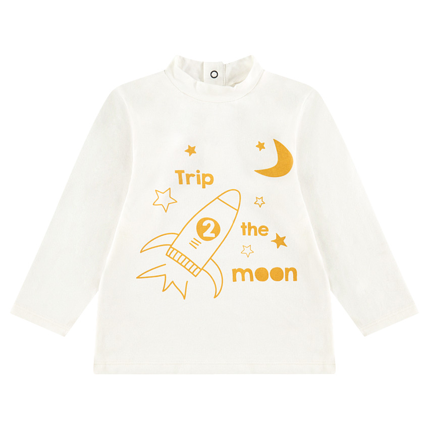 Camiseta interior de cuello alto con cohete y estrellas estampadas  Additional Camiseta interior de cuello alto con cohete y estrellas estampadas