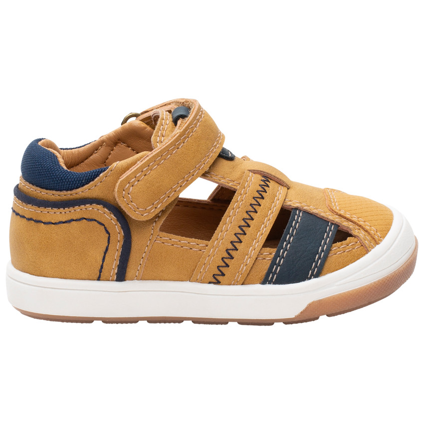 Zapatillas de piel sintética perforadas para niño 