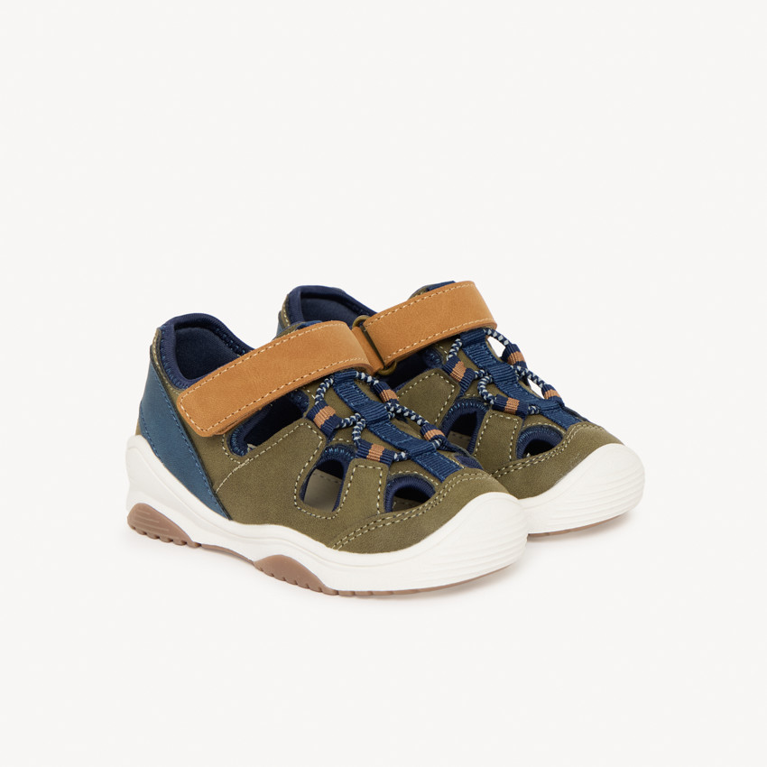 Zapatillas de piel sintética para bebé niño. 