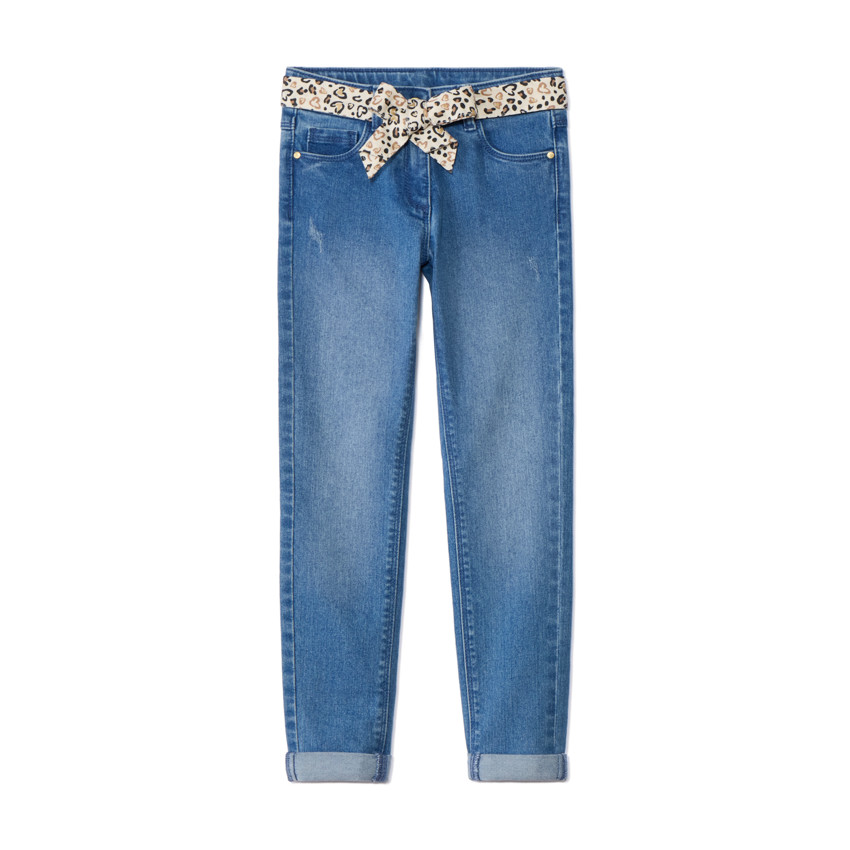 Vaqueros slim con cinturón tipo pañuelo estampado para niña 