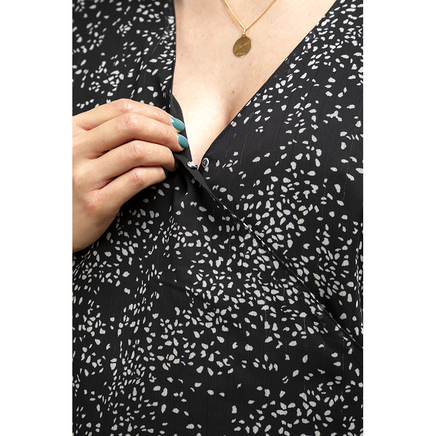 Vestido de embarazo de manga corta estilo cruzado 