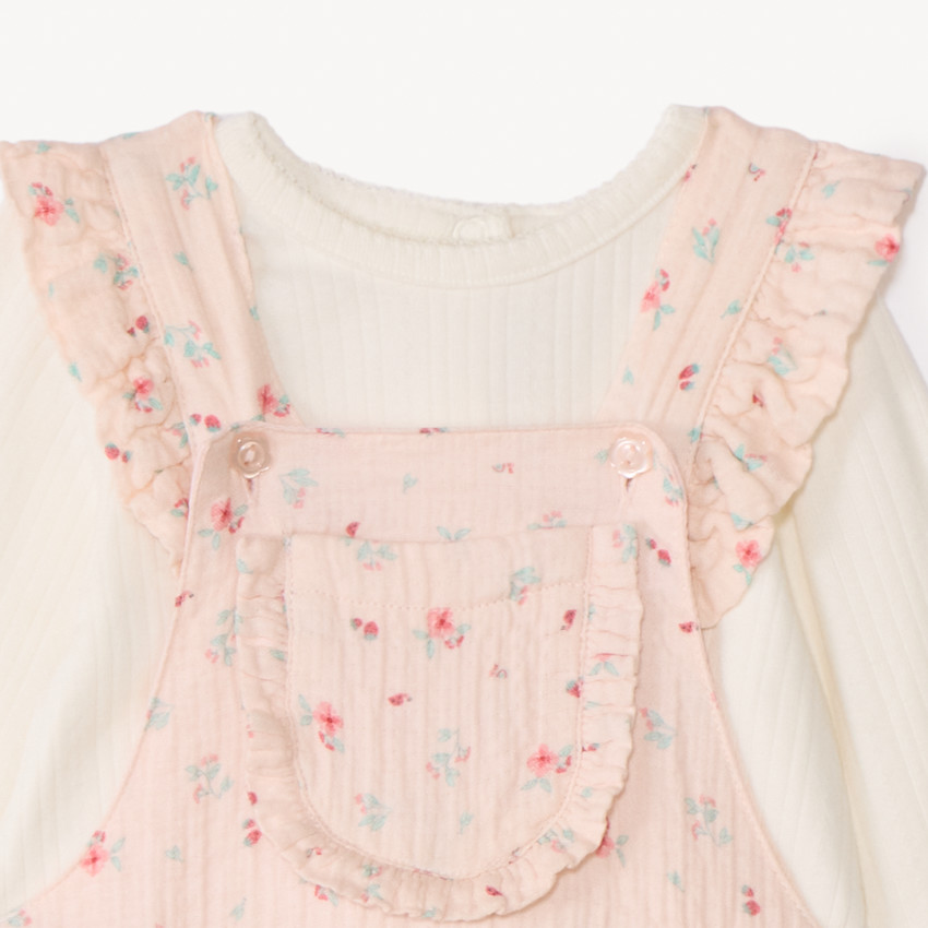 Conjunto de 2 piezas con overol estampado para niña. 