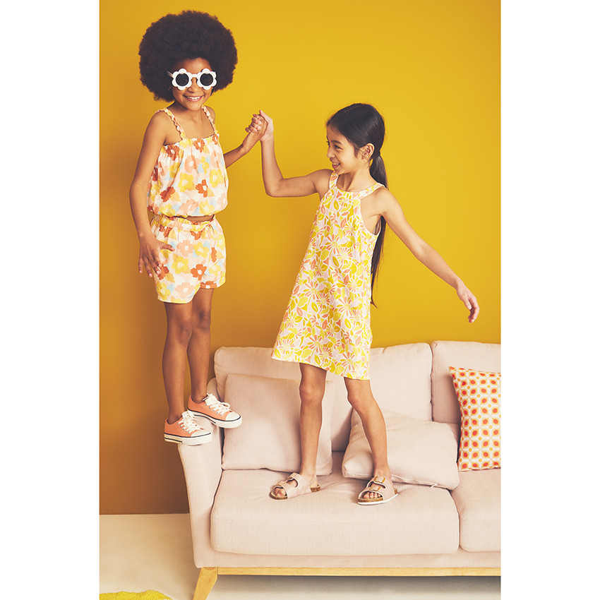 Vestido de tirantes con estampado floral retro niña 