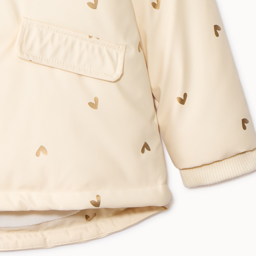 Parka de goma y terciopelo con estampado de corazones iridiscentes para niña 