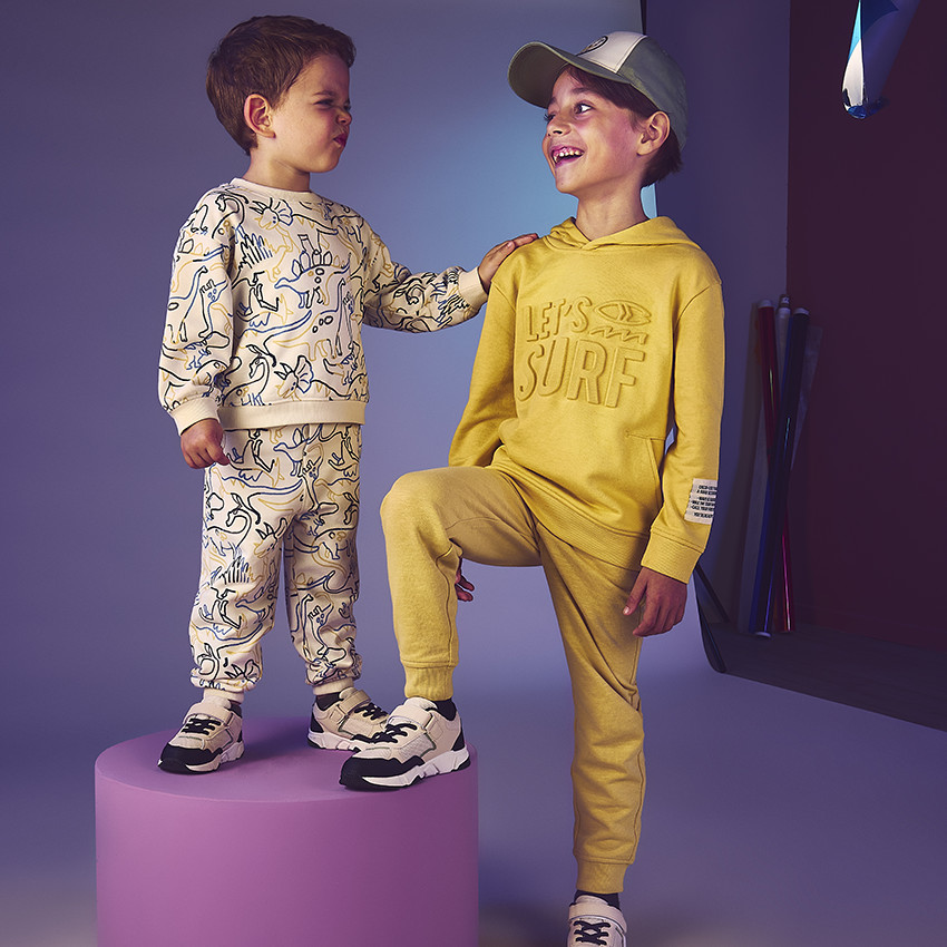 Conjunto jogging total look estampado de dinosaurios para bebé niño 