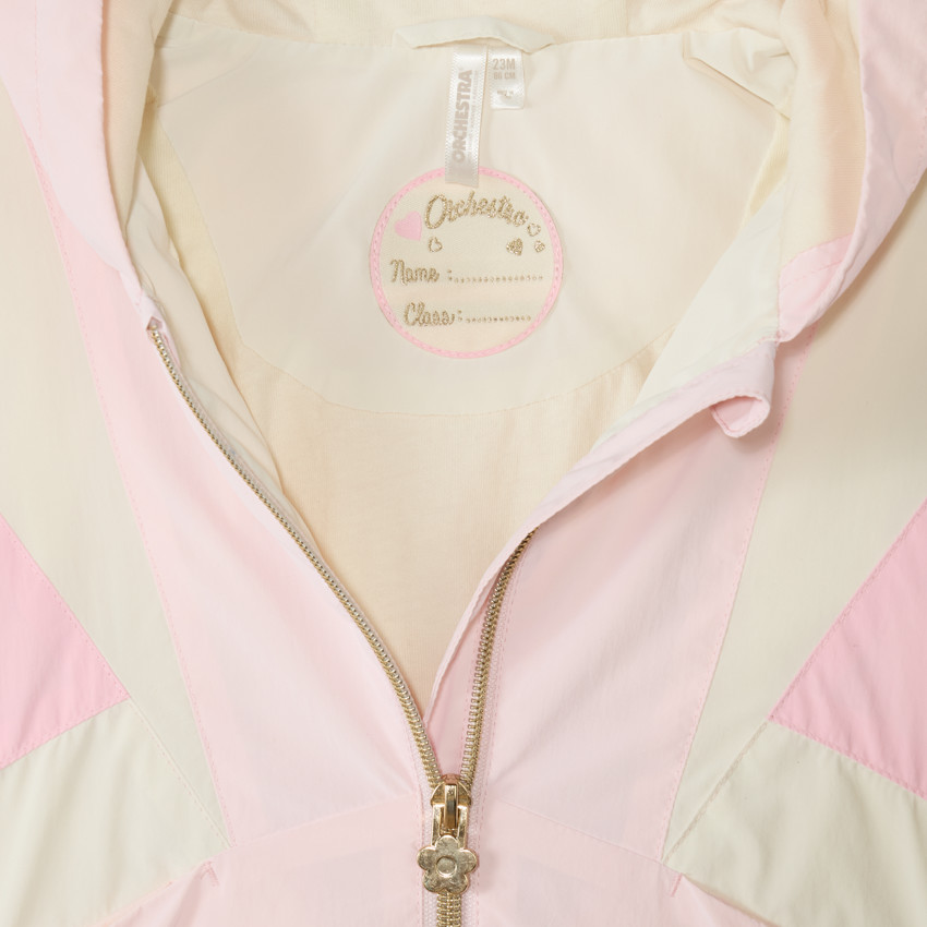 Cortaviento con capucha efecto color block para niña. 