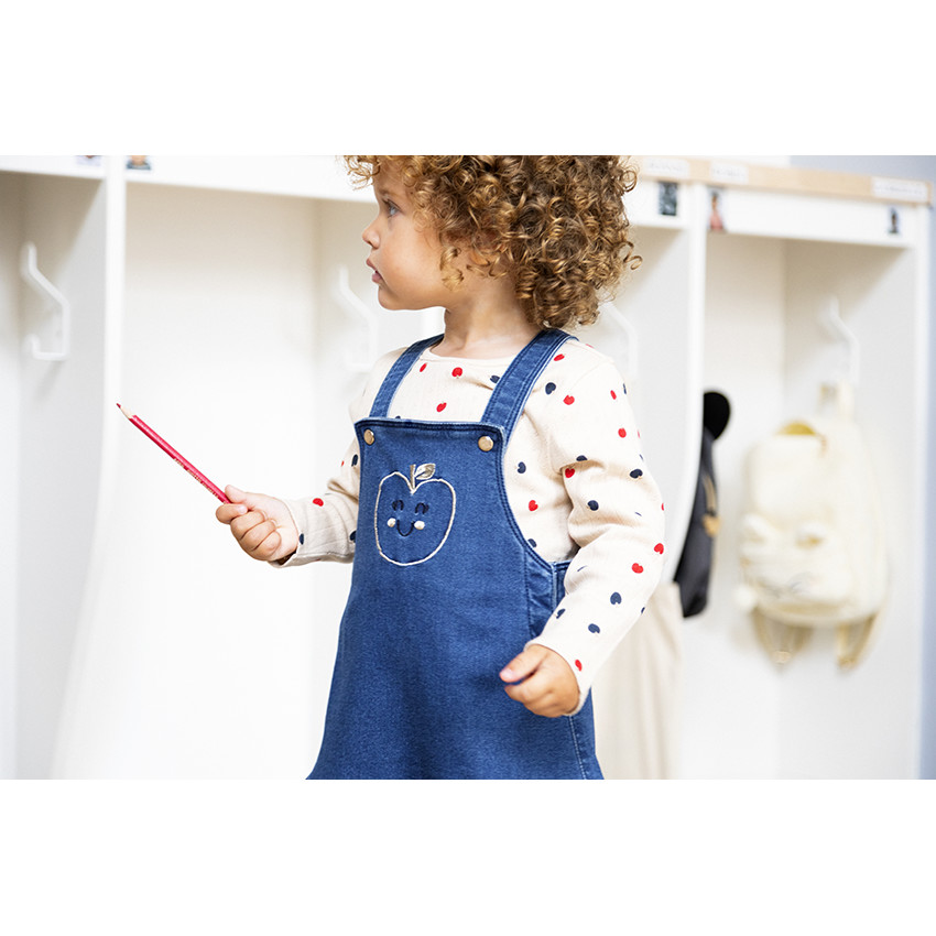Vestido de tirantes en denim con bordado de manzana para bebé niña 