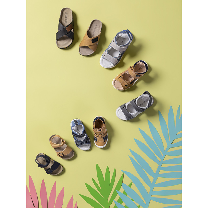 Sandalias con aplicaciones en contraste y velcros 