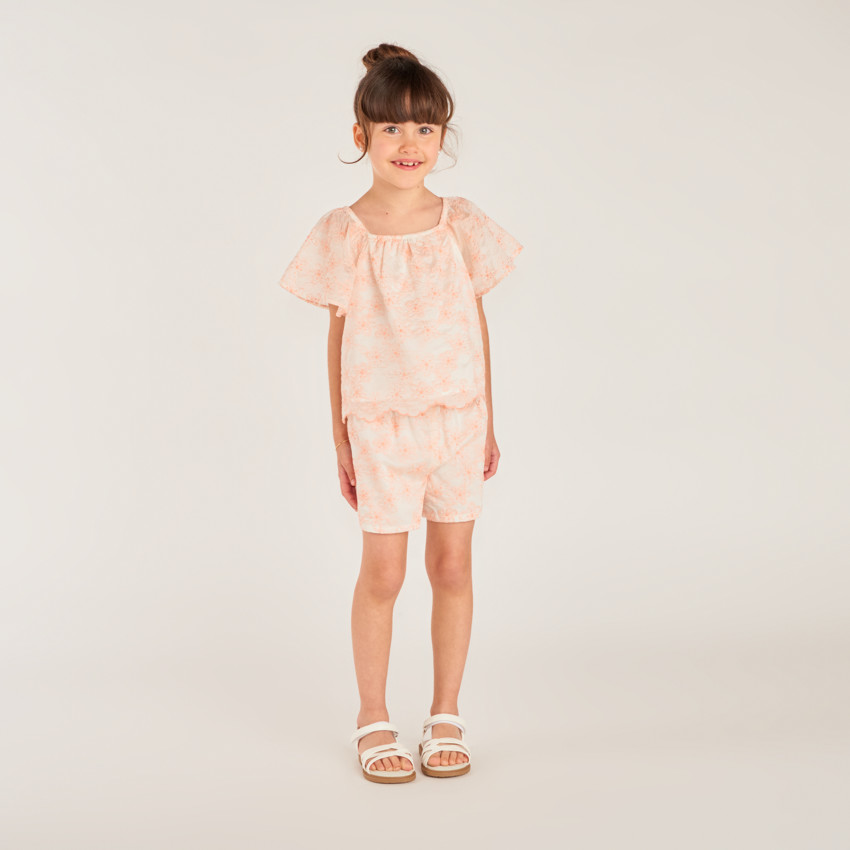 Conjunto de 2 piezas camiseta + pantalón corto en bordado de flores bicolores para niña. 