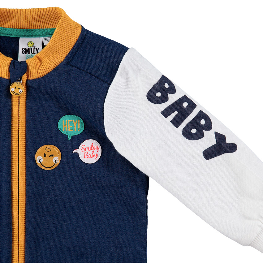 Chaqueta de felpa estilo campus con detalles ©Smiley 