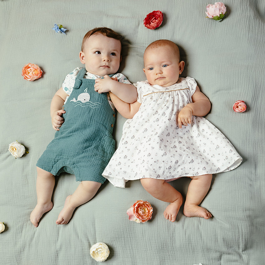 Conjunto con vestido estampado de conejitos y pololo 
