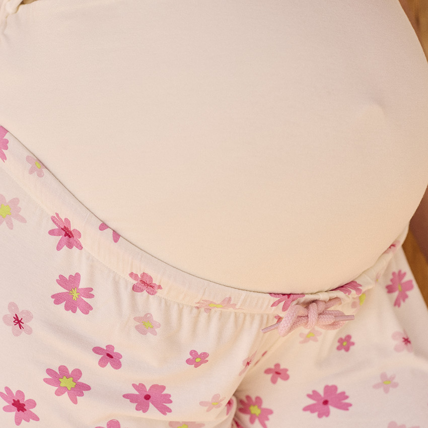 Short de pijama premamá con banda alta y estampado floral 