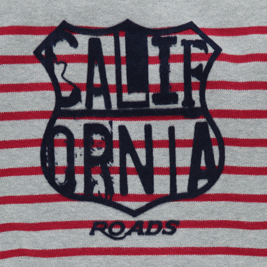 Pull en tricot rayé avec print forme écusson en feutrine 