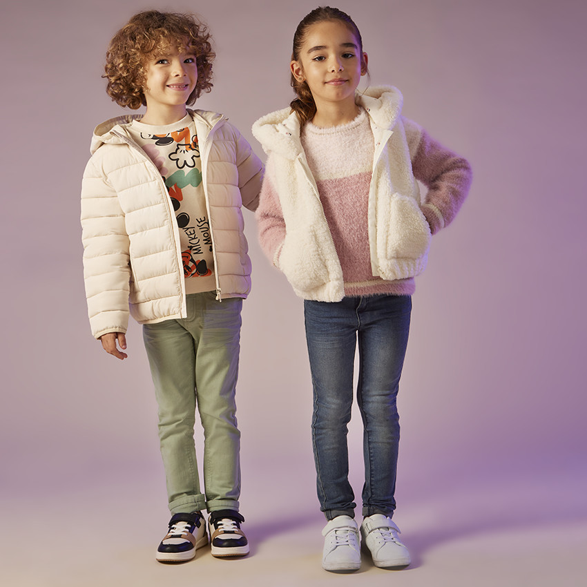 Pantalón slim liso efecto arrugado para niño 