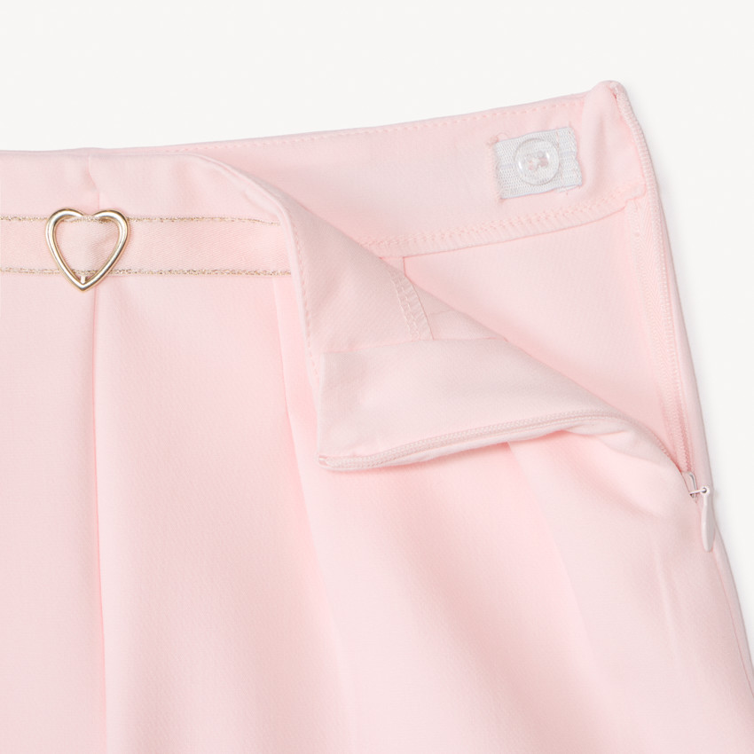 Pantalón corto de sarga liso con cinturón de tela para niña 