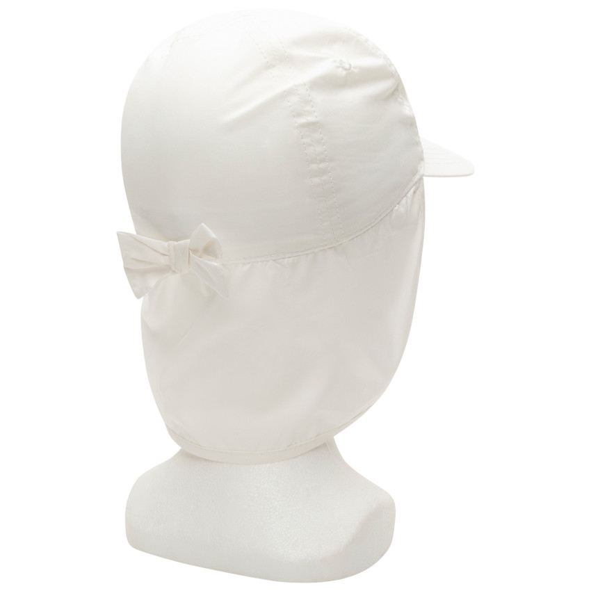 Gorra con protección nuca y corazón brodado 