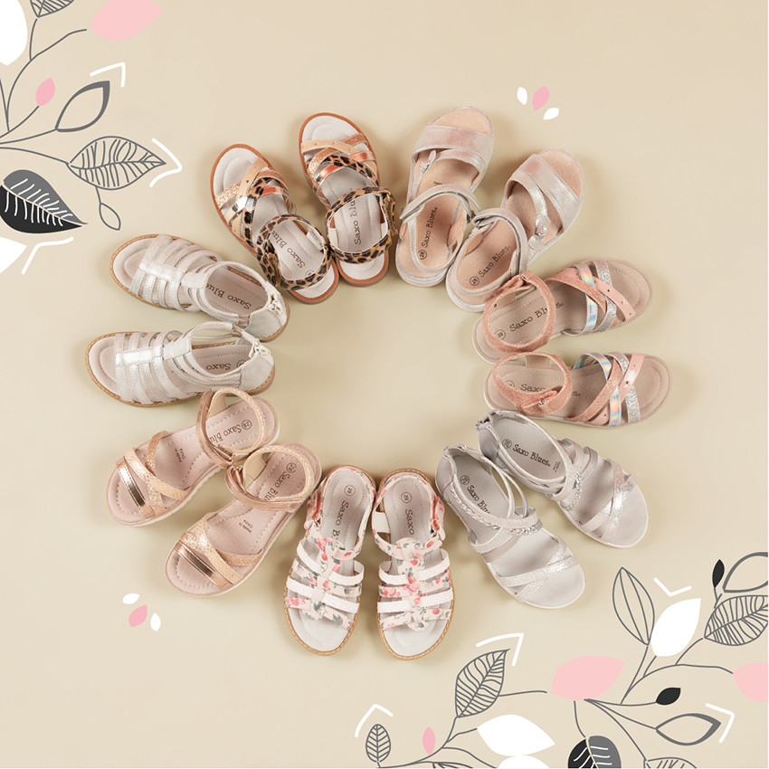 Sandalias con bridas platedas y nudo  