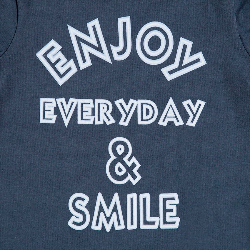 Camiseta interior de punto con cuello vuelto y mensaje estampado 