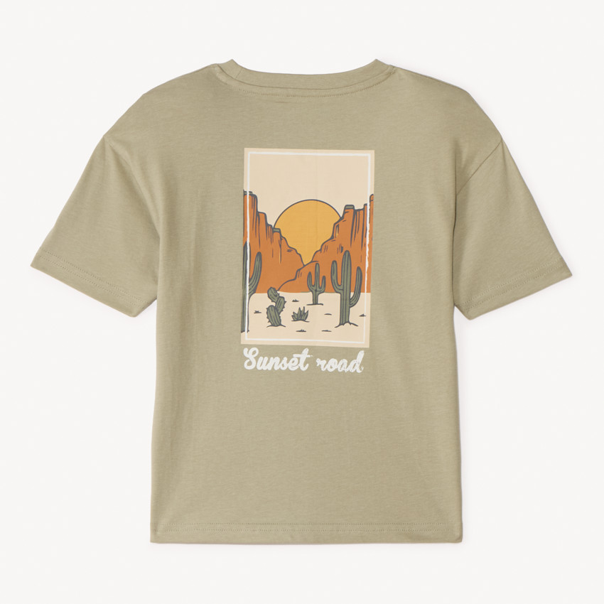 Camiseta de manga corta con estampado de desierto en la espalda niño. 