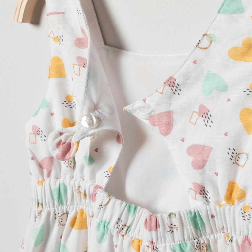 Vestido motivos gráficos y corazones 