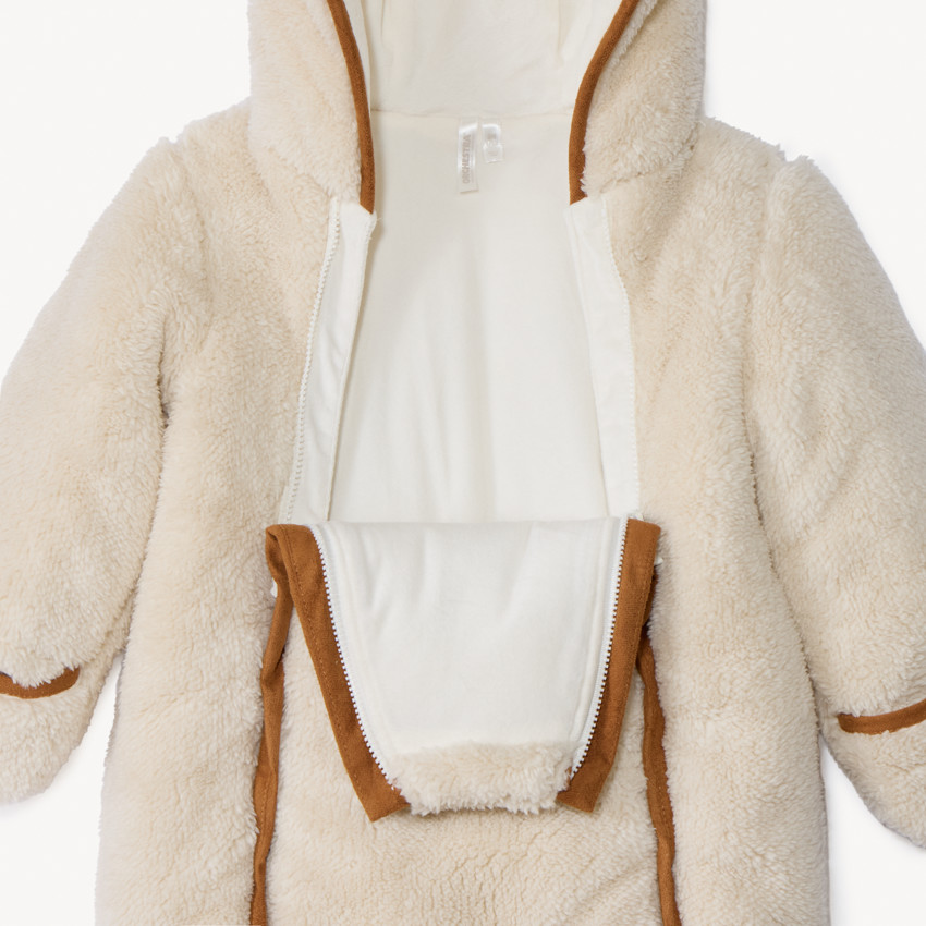 Combi-pilote de sherpa Ourson para bebé con acabados diferentes según la edad. 