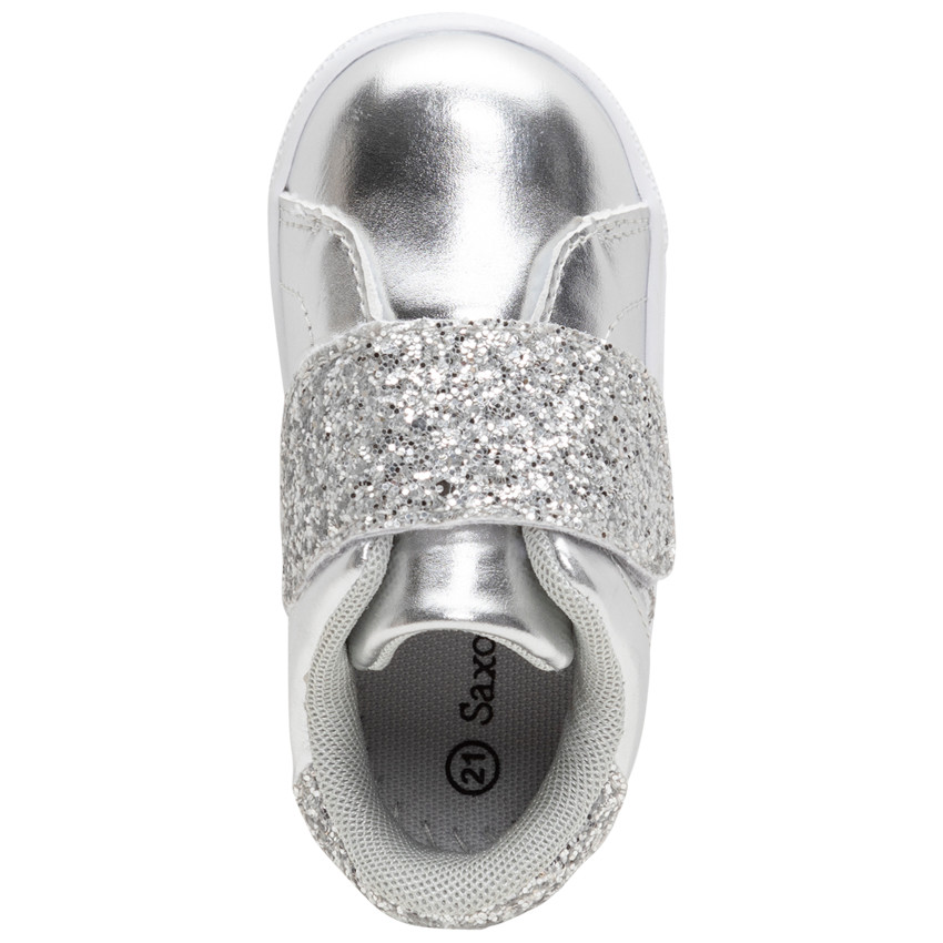 Zapatillas bajas plateadas con detalles brillantes 