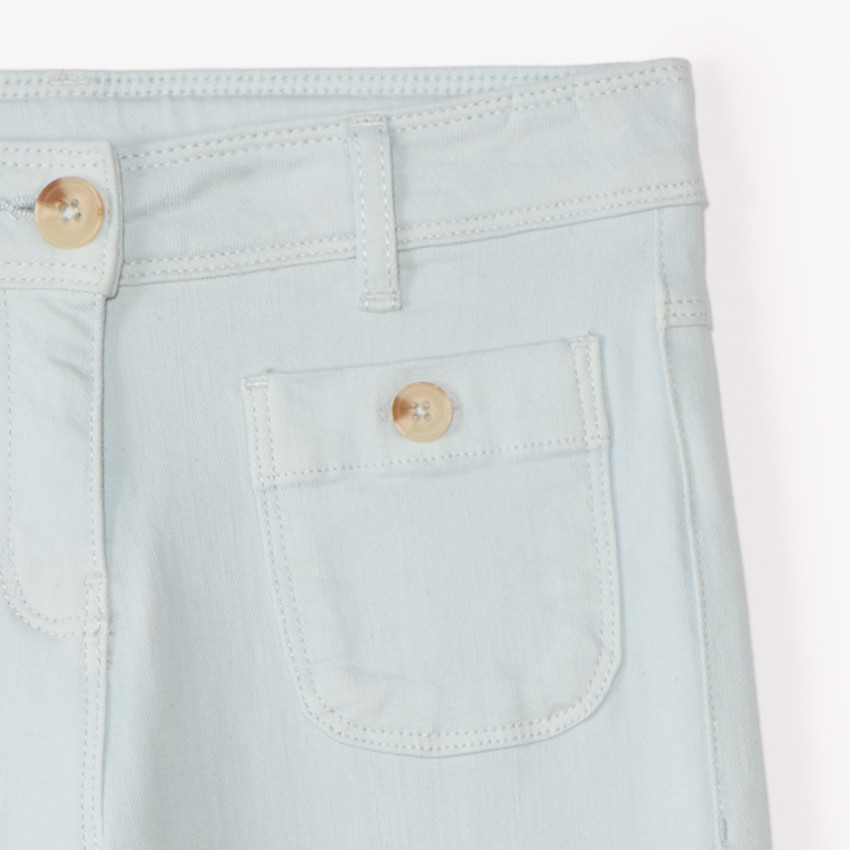 Jean ancho liso con botones de imitación de cuerno para niña 