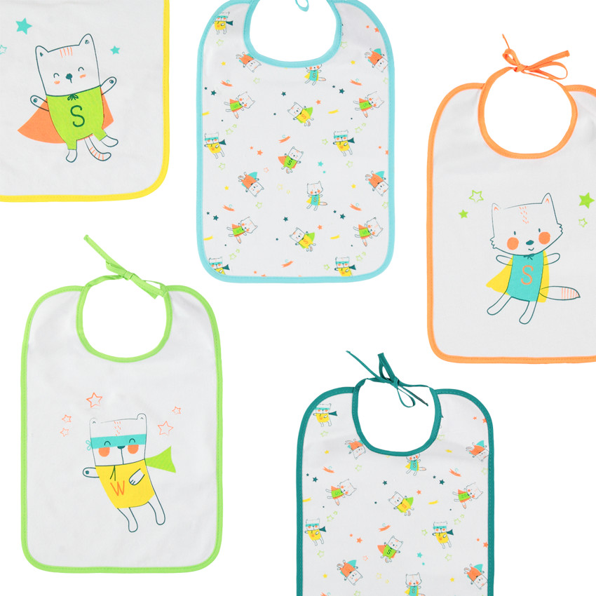 Pack de 5 baberos estampados de colores.  Additional Pack de 5 baberos estampados de colores.
