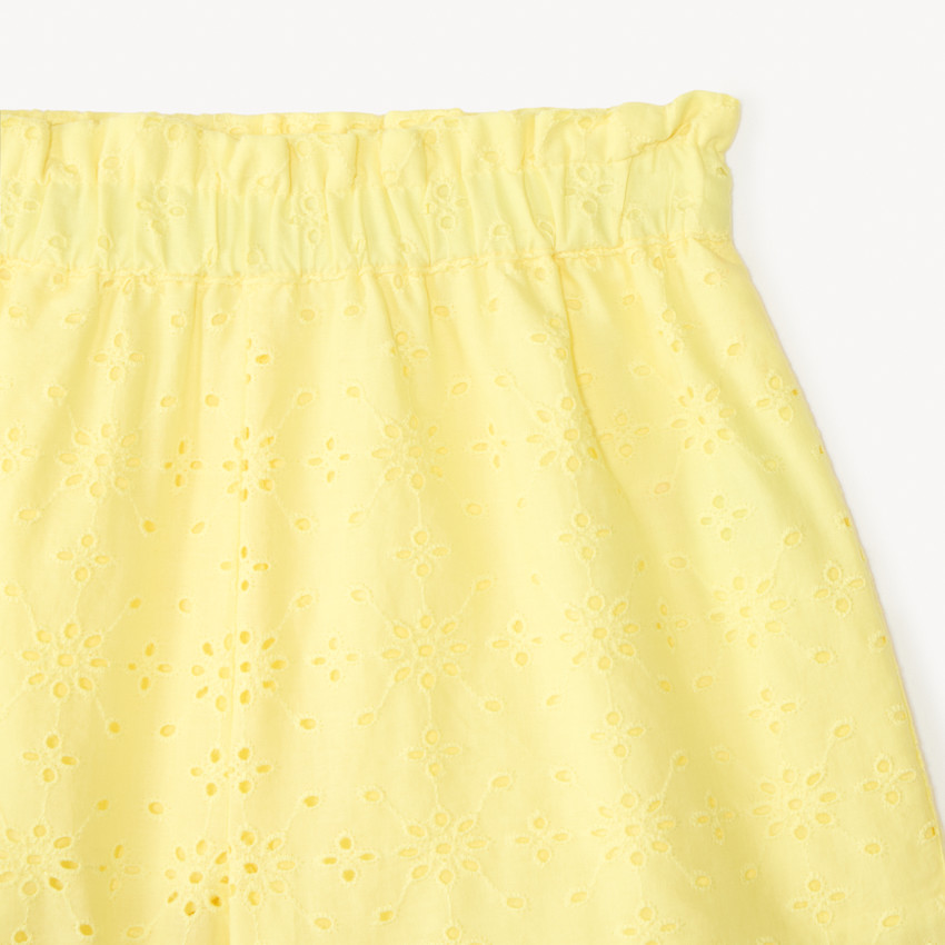 Conjunto de tirantes lisos + short de bordado inglés para niña 