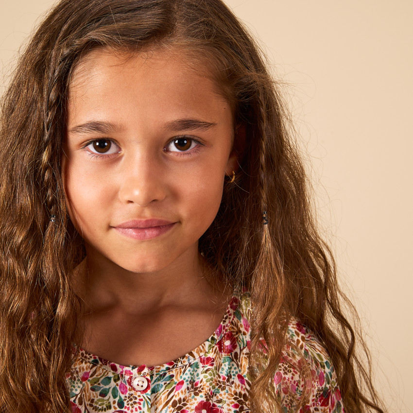 Vestido de flores sin cuello y manga larga para niña 