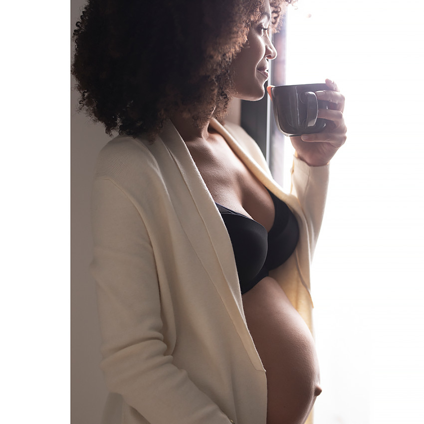 Sujetador de lactancia moldeado con acabado de red. 