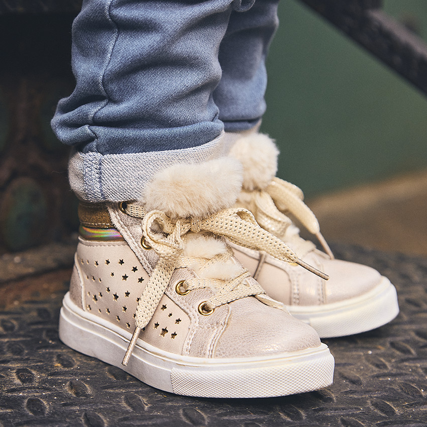 Botines con purpurina y cuello de pelo para niña 