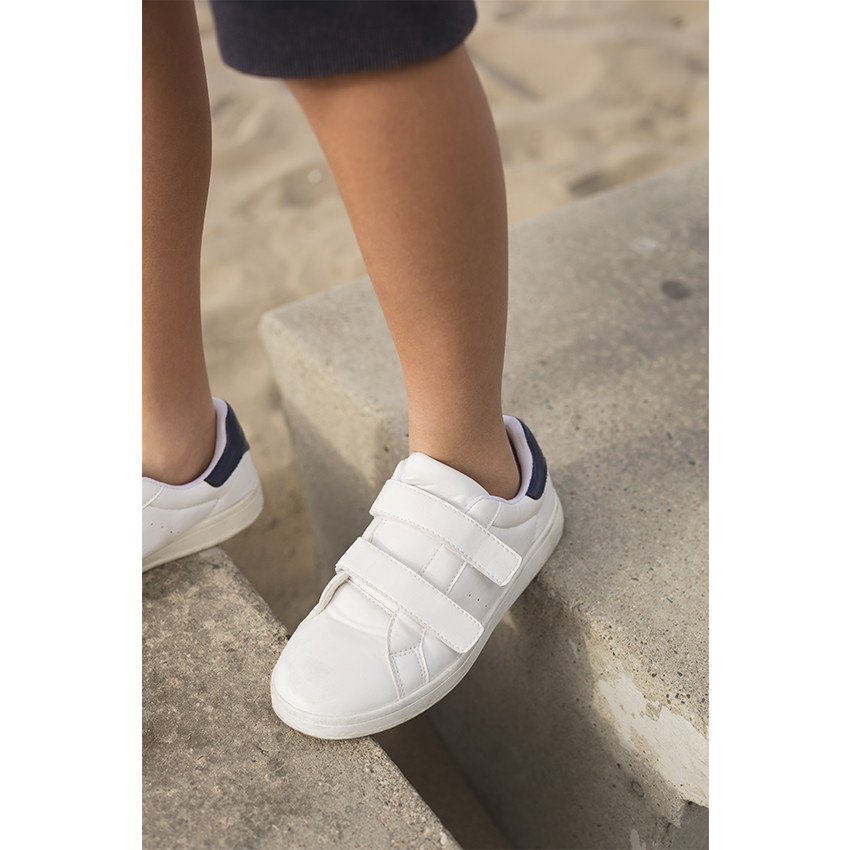 Deportivas bajas de color liso con velcro 